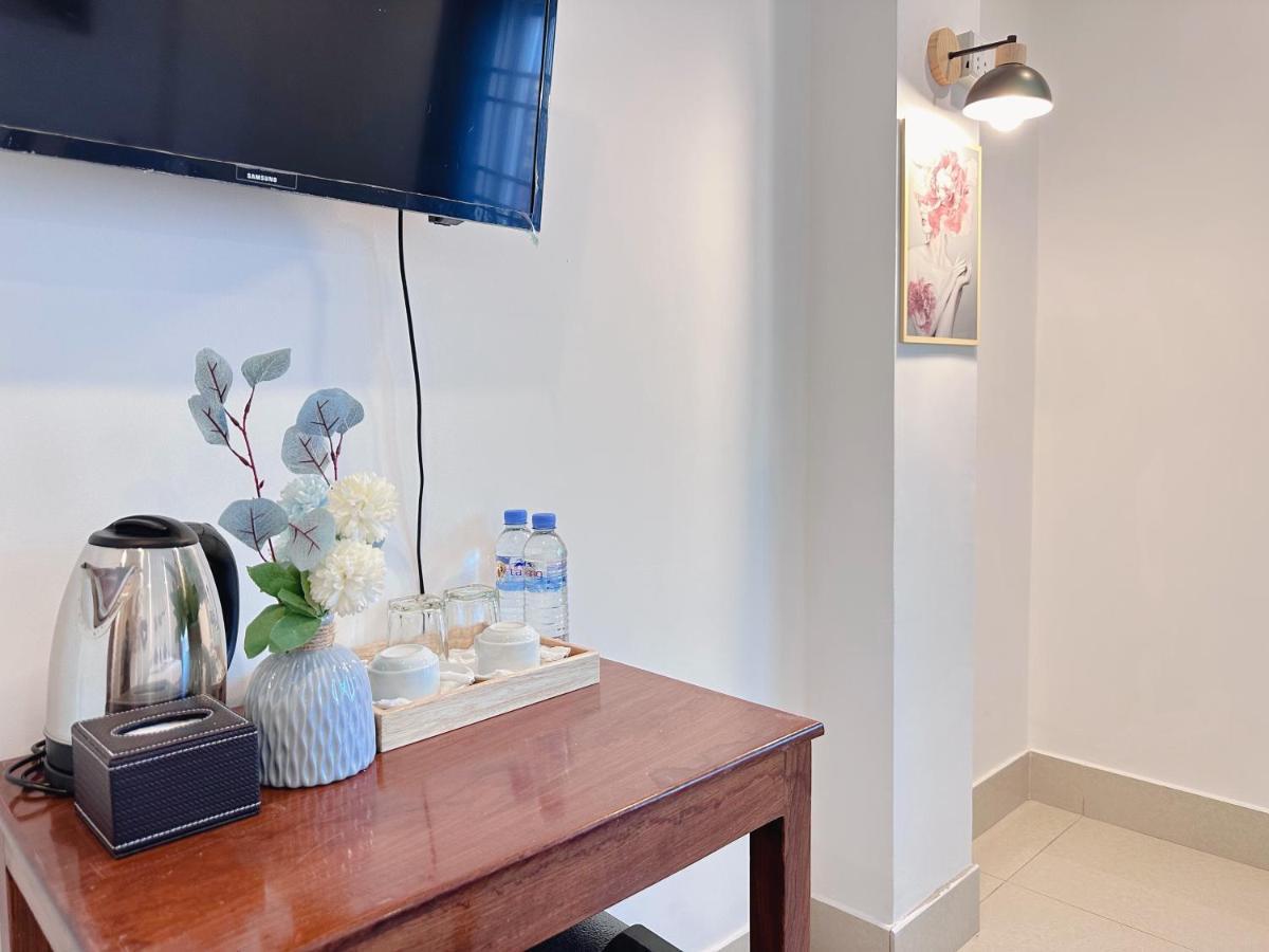 White Corner Hotel Phnom Penh Esterno foto