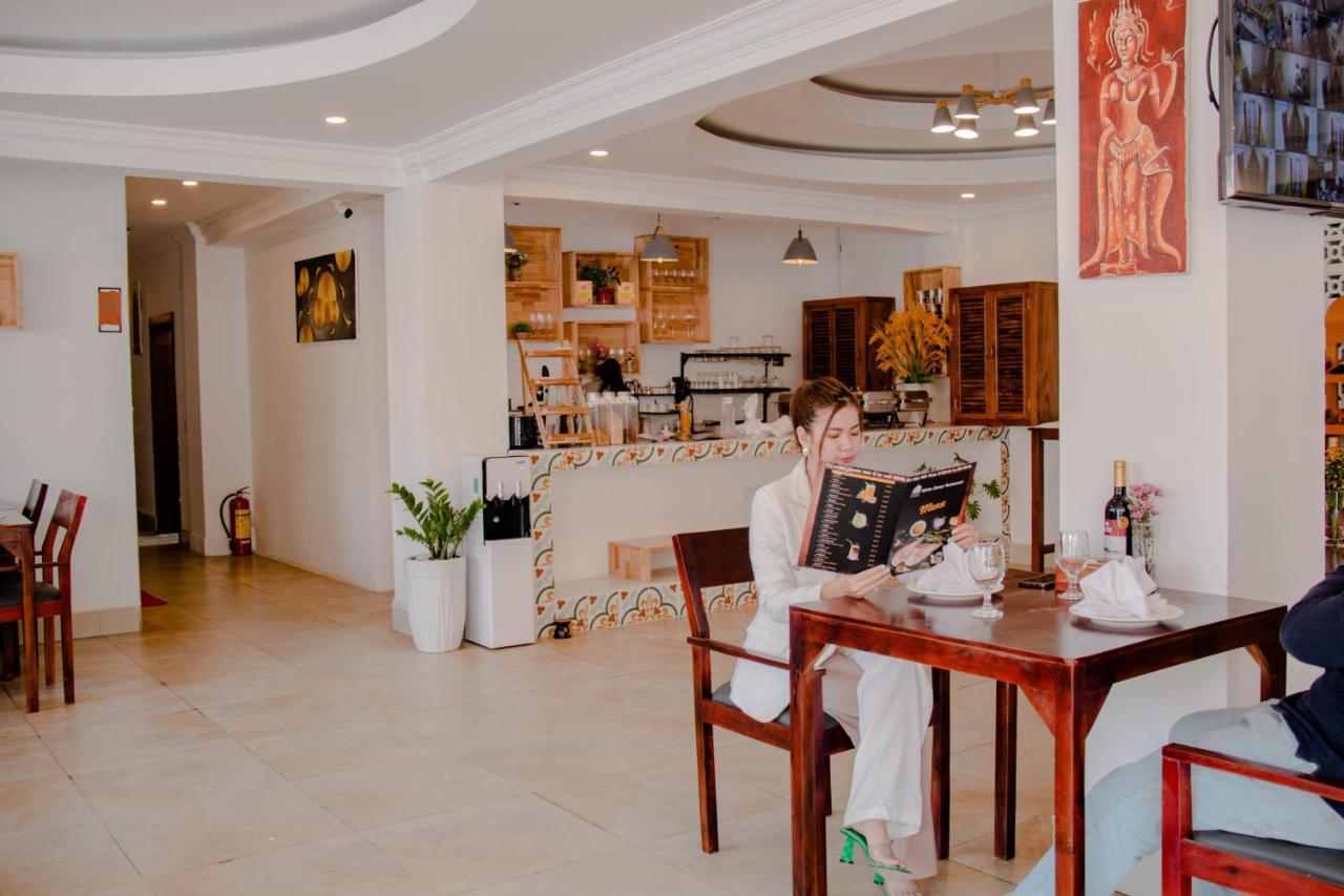 White Corner Hotel Phnom Penh Esterno foto