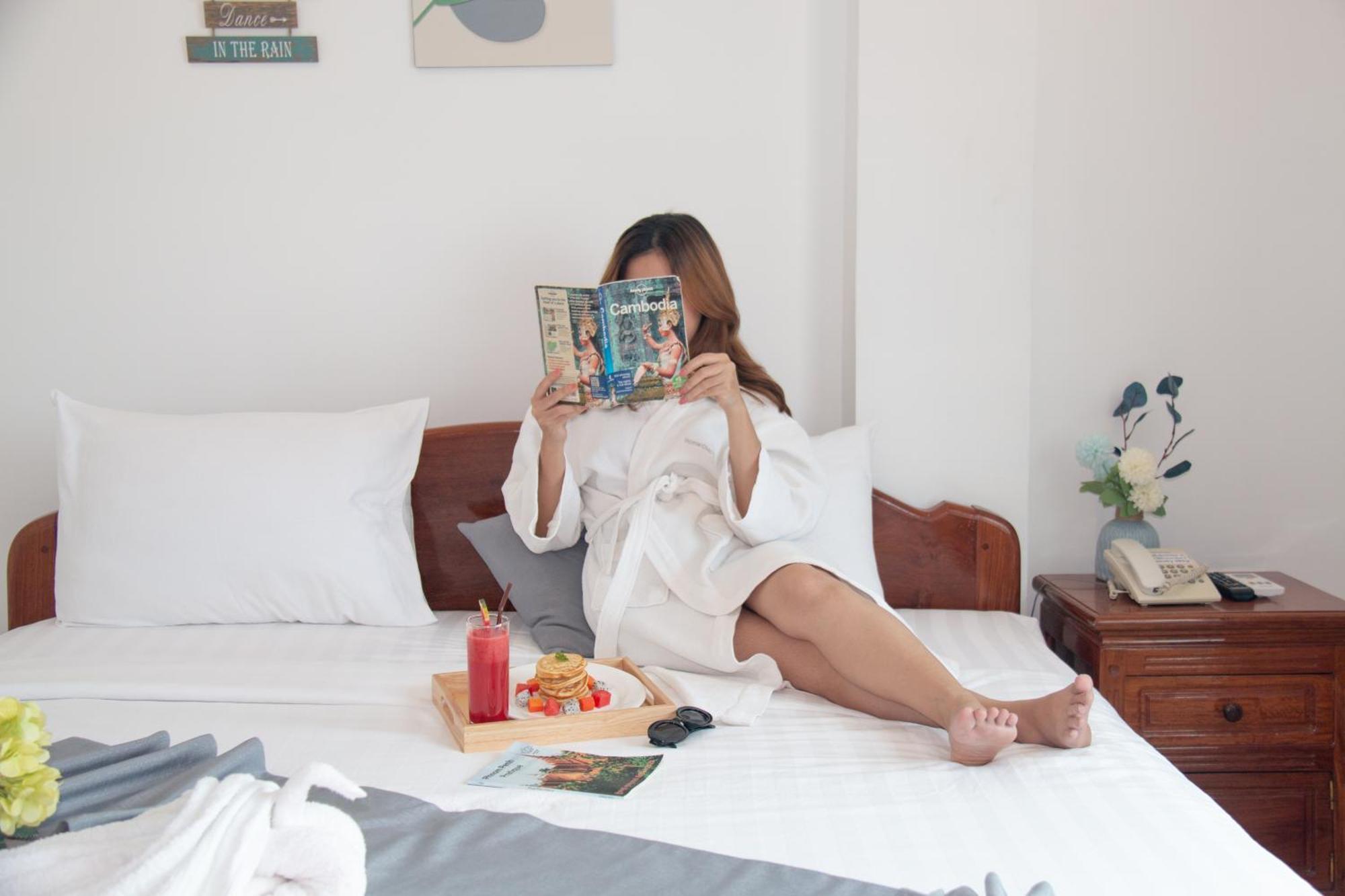 White Corner Hotel Phnom Penh Esterno foto