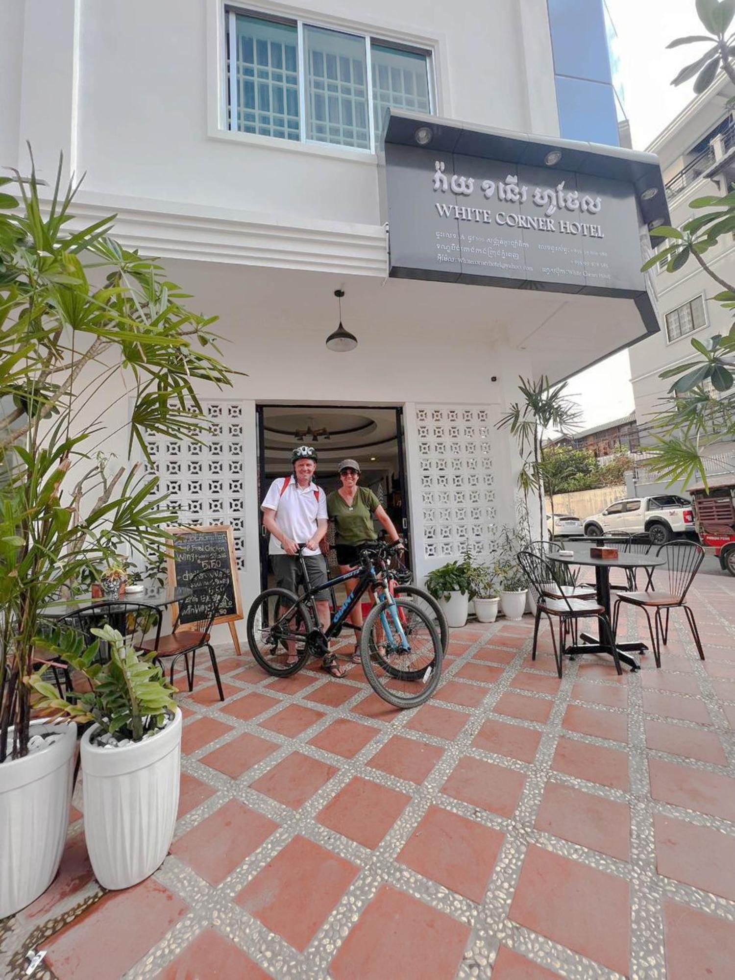 White Corner Hotel Phnom Penh Esterno foto