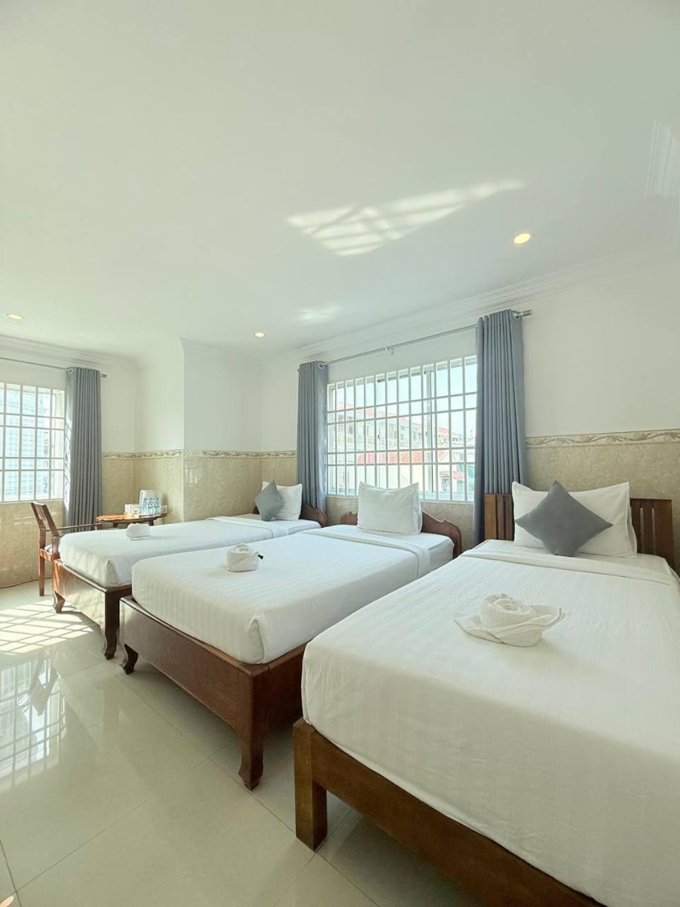 White Corner Hotel Phnom Penh Esterno foto