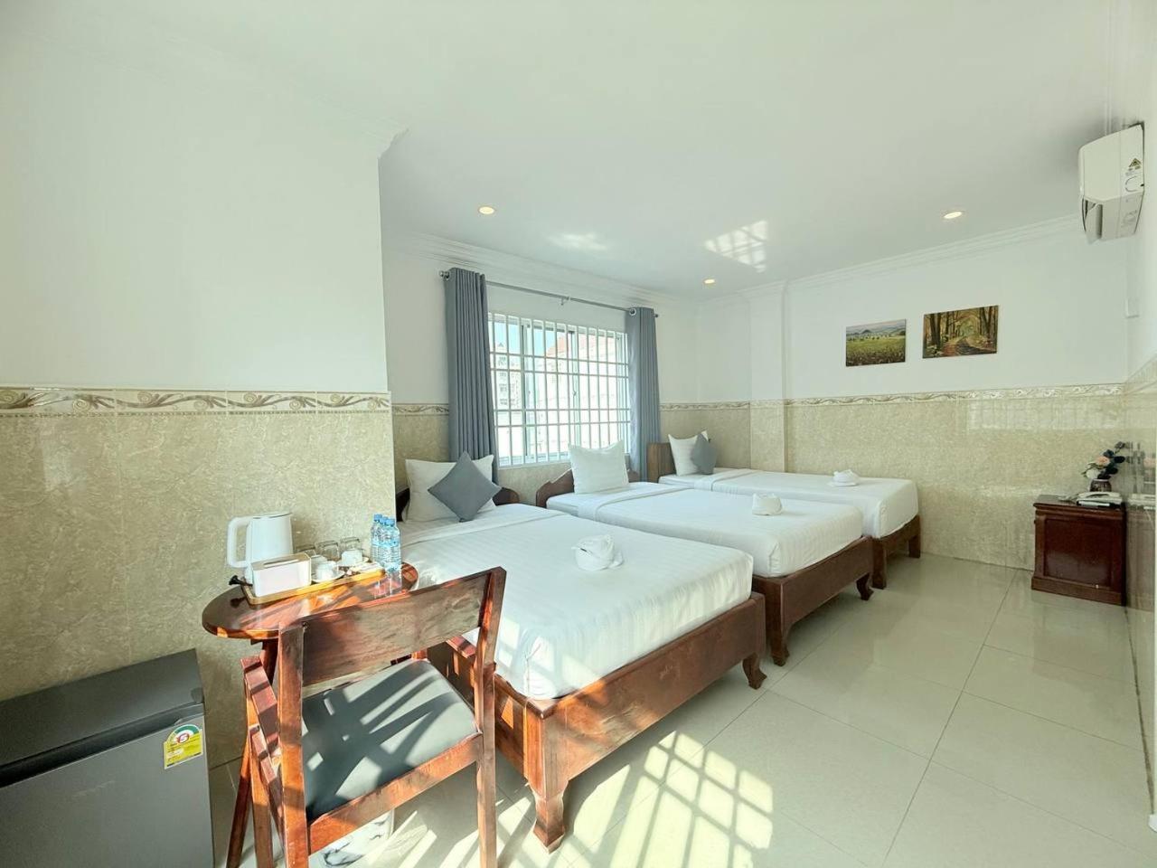 White Corner Hotel Phnom Penh Esterno foto